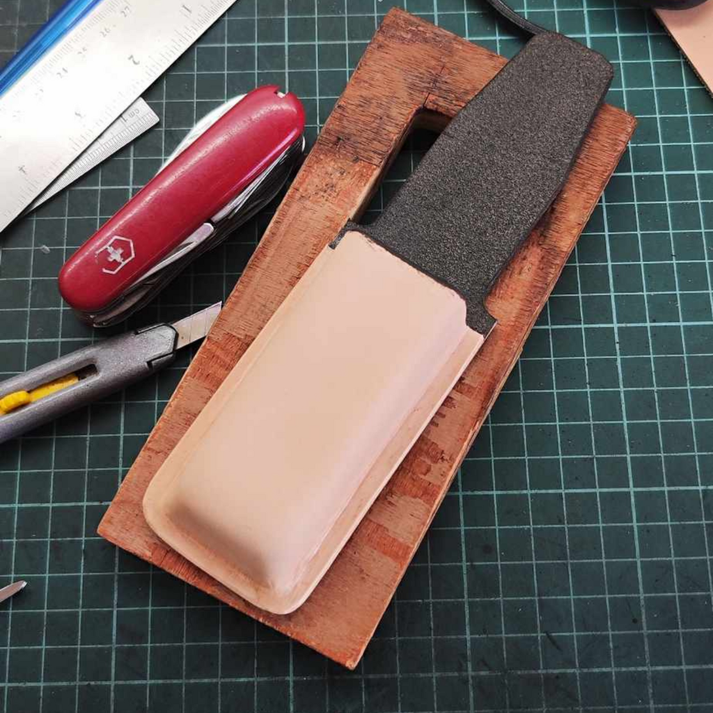 Handmade Leather Belt Clip Knife Sheath for Swiss Champ Knife